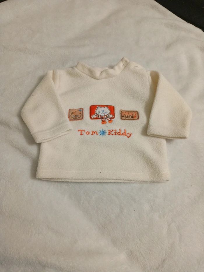 1gilet et 4Pulls de 3mois - photo numéro 5