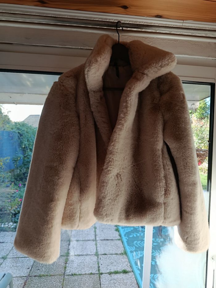 Manteau en fausse fourrure - photo numéro 5