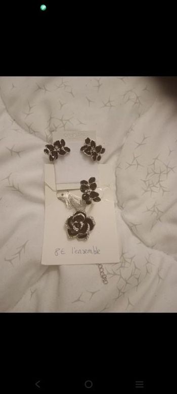 Parure collier , boucles d'oreilles et bague