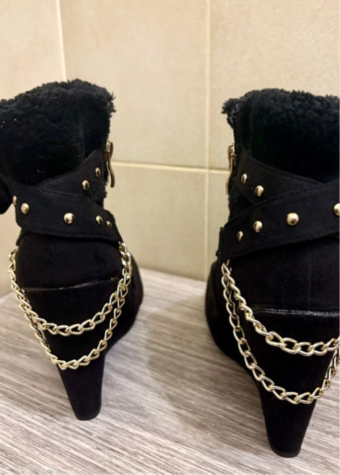 Bottine à talons compensés avec chaîne - photo numéro 2