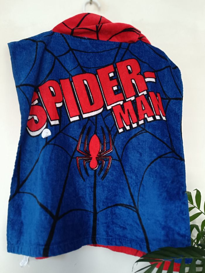 Cape de bain Spiderman 4 /6 ans - photo numéro 2