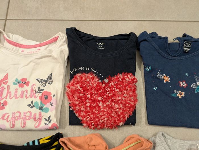 Lot de tee-shirts 5/6 ans - photo numéro 4