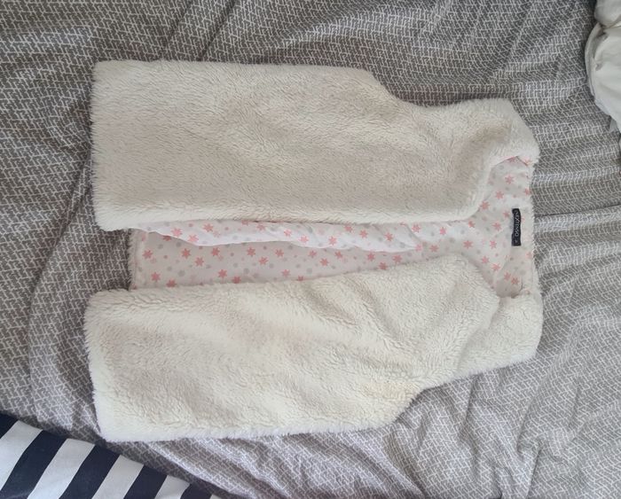 Lot 3 gilets sans manches fausses fourrure  taille 14 ans - photo numéro 2