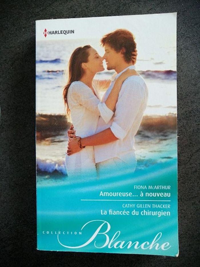 Livre Harlequin contenant 2 romans en très bon état