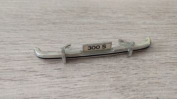 Pare-chocs avant pièce détachée miniature Mercedes Benz 300S 1955 Maisto 1/18 1/18ème #B66