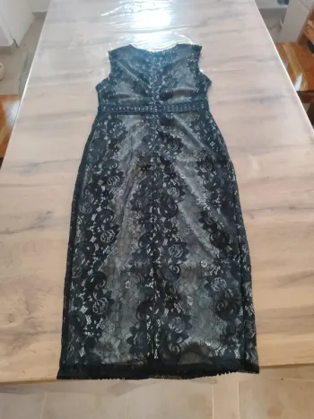 Robe Midi AX Noire, Taille 38 - Élégance Dentelle Raffinée pour Vos Occasions Spéciales !