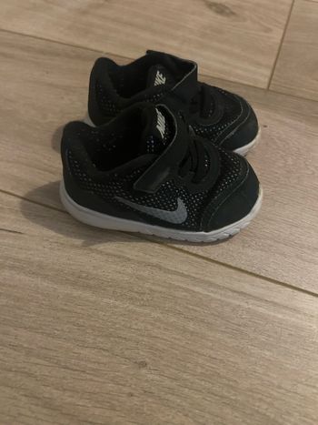 Petites baskets Nike - taille 21