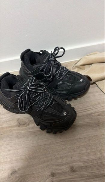 Balanciaga  track 70€