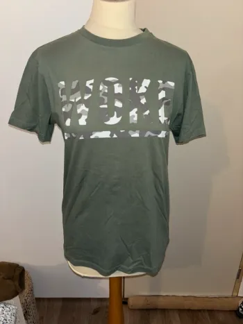 Tee shirt