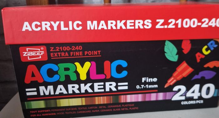 boite de 240 feutres acrylique zibeef