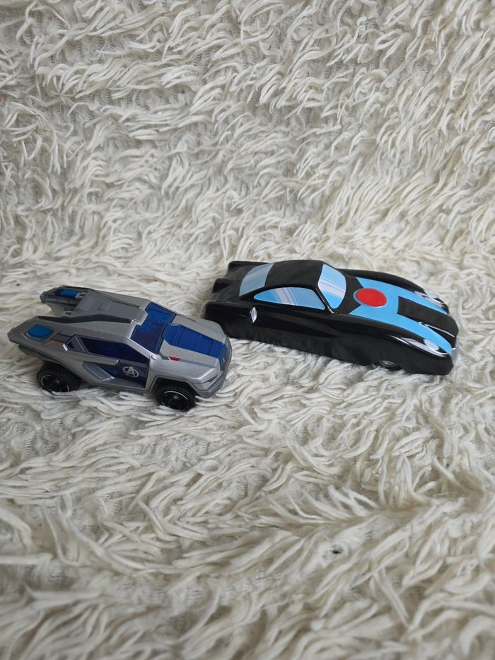 Voiture disney 1 advengers campus / 1 dessin animé indestructible disneyland paris