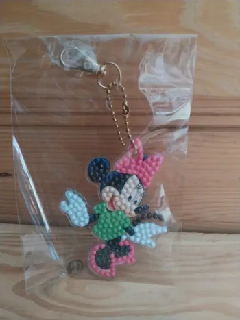 Porte clé recto/ verso minnie en Diamond painting