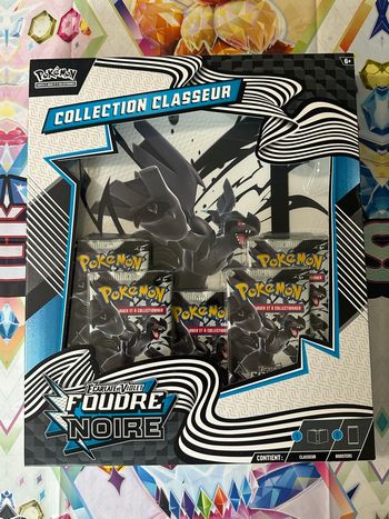 COFFRET CLASSEUR POKÉMON FOUDRE NOIRE EV 10.5 NEUF ET SCELLÉ 