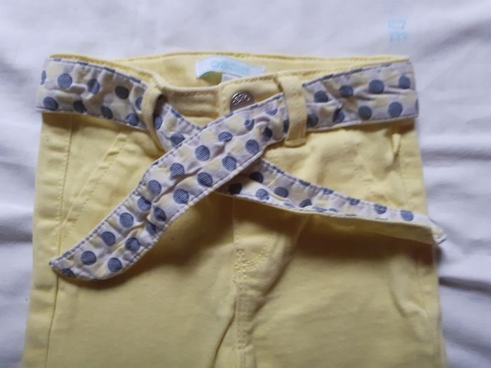 Jean jaune clair avec ceinture blanc à gros pois - photo numéro 2