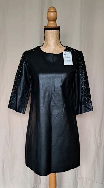 Robe en simili cuir Zara