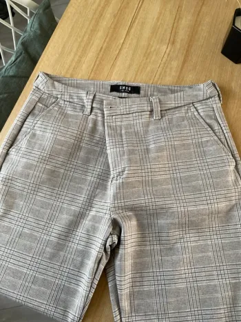 Chino à carreaux beige
