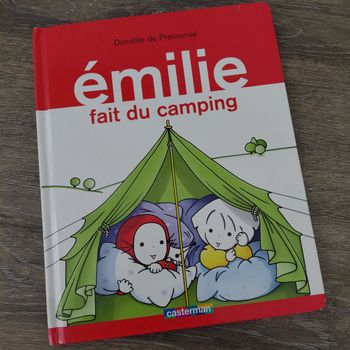 Émilie fait du camping