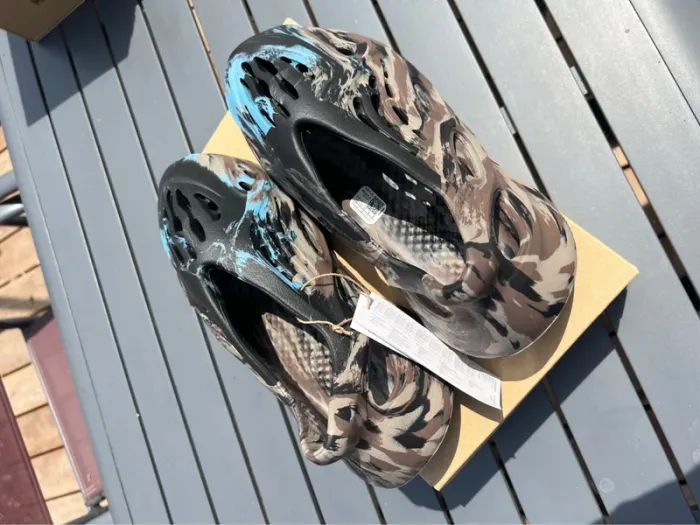 Yeezy Adidas - Foam RNR Mx Cinder taille 42
