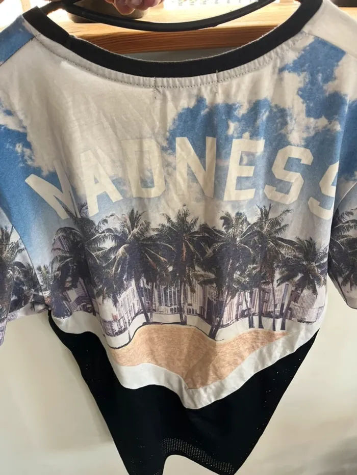 TEE shirt imprimé bershka troué taille M - photo numéro 5