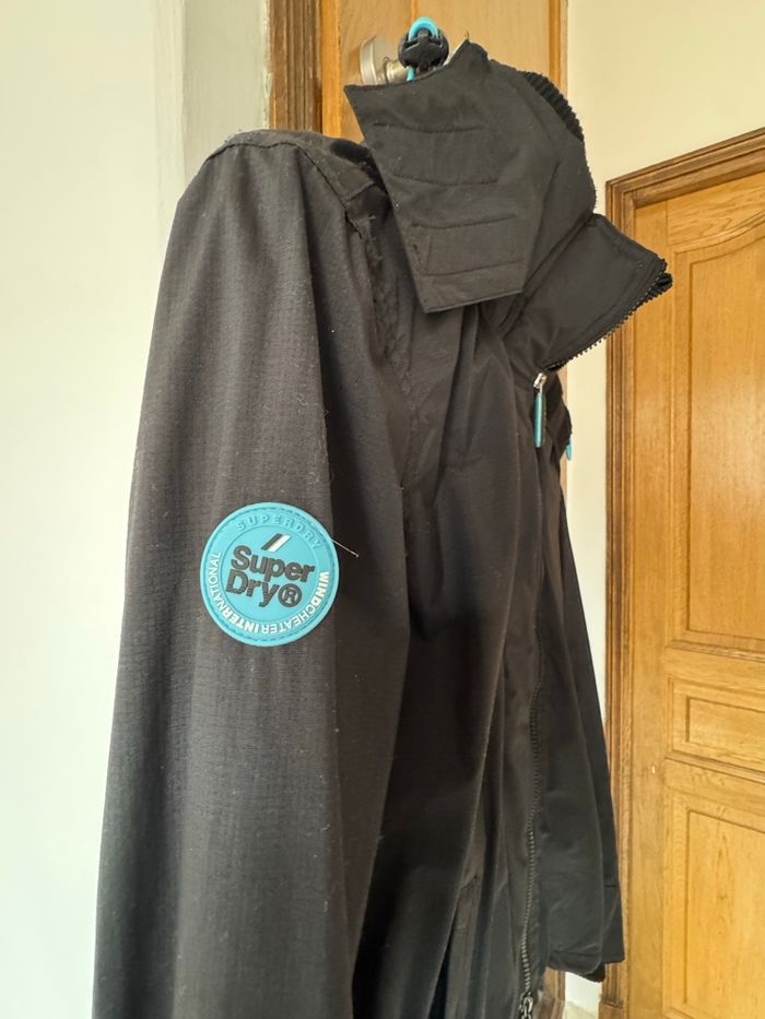 Veste Superdry Windcheater noire et turquoise