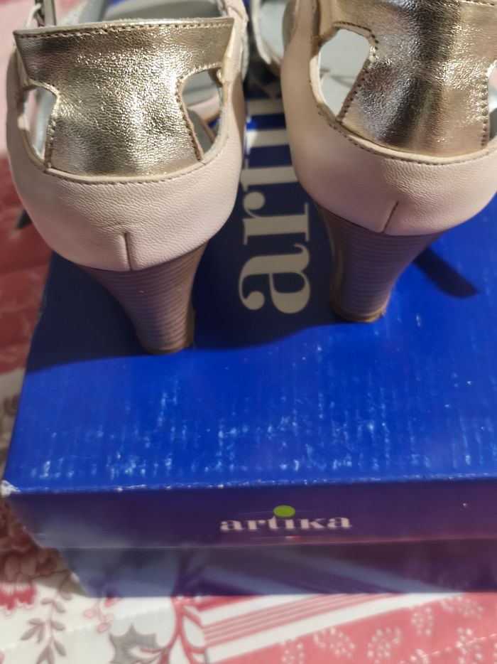 Sandales blanches et dorés - photo numéro 4