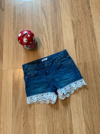 Short fille