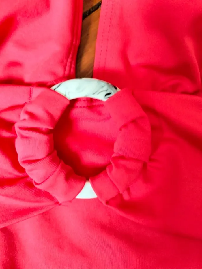Maillot de bain rouge avec anneau - photo numéro 2