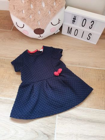 Robe bleu marine noeud rose