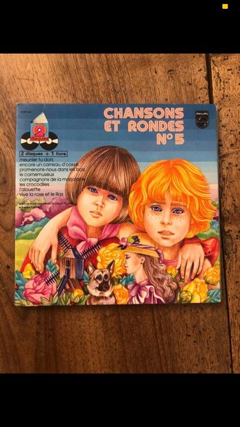 Livre et vinyles 45 tours « chansons et rondes »