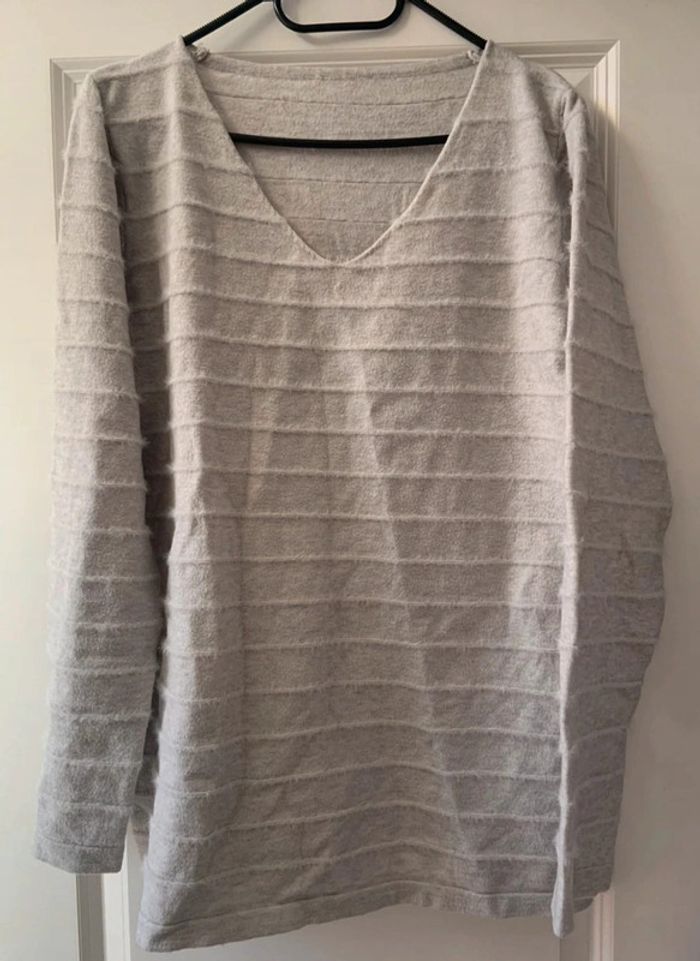 🔝 Pull manches longues col v gris clair