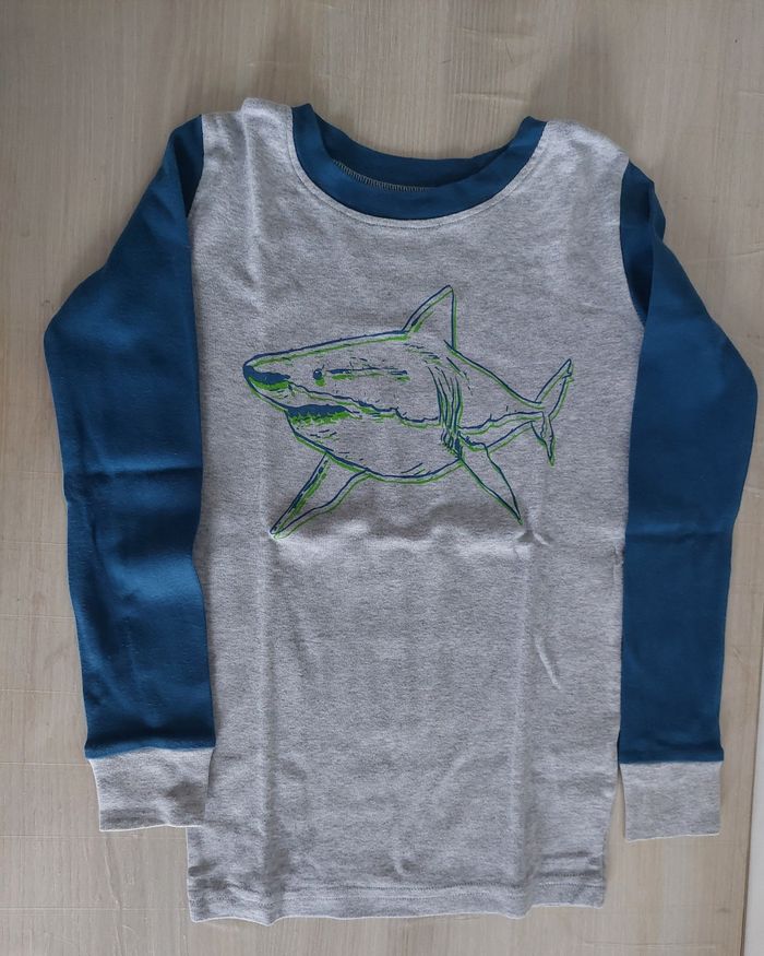 Pyjama serré motif requin garçon 7ans - photo numéro 2