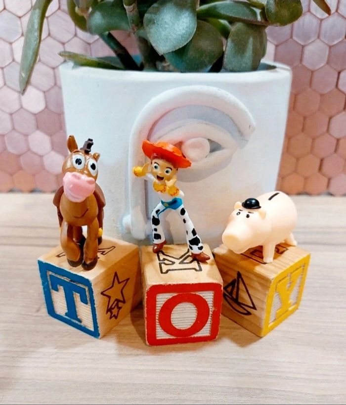 Neuf > 3 personnages Toy Story > Jessie/Bayonne/Pile Poil