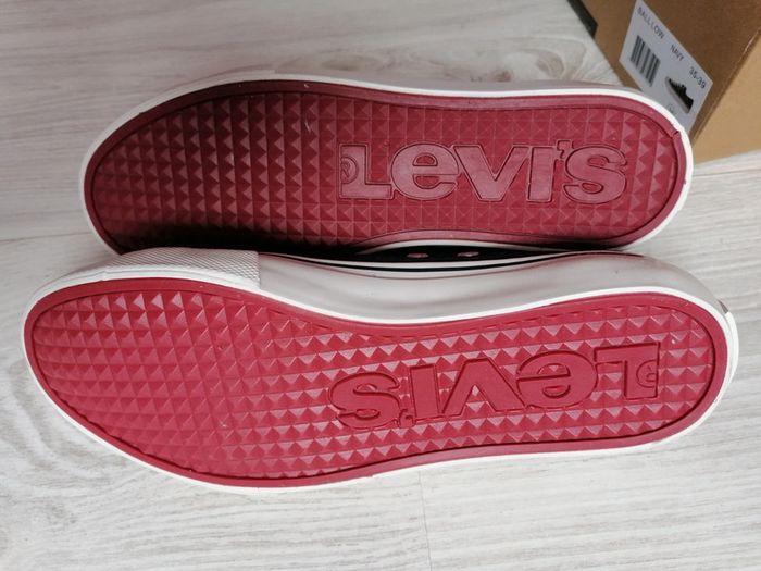 Chaussures Levi's
Pointure 38
Neuves jamais portées - photo numéro 4