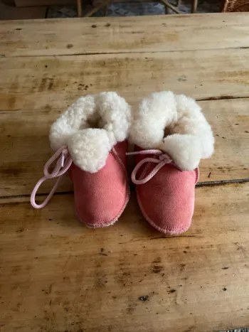 Chaussures peau retournée t 19