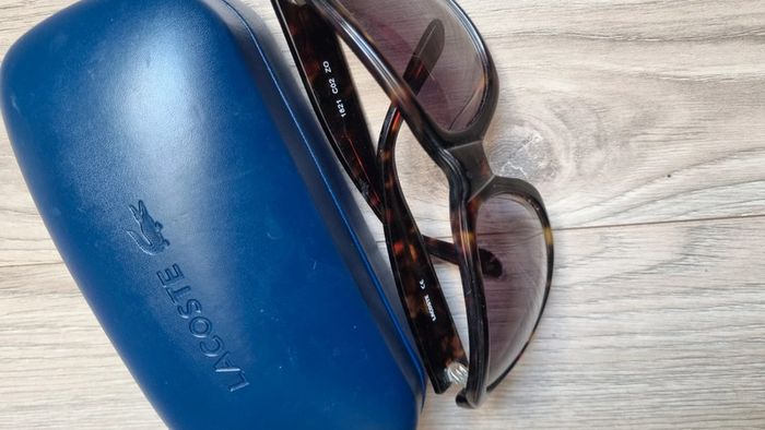 Lunettes femme Lacoste marron originale et boîtier de rangement - photo numéro 3