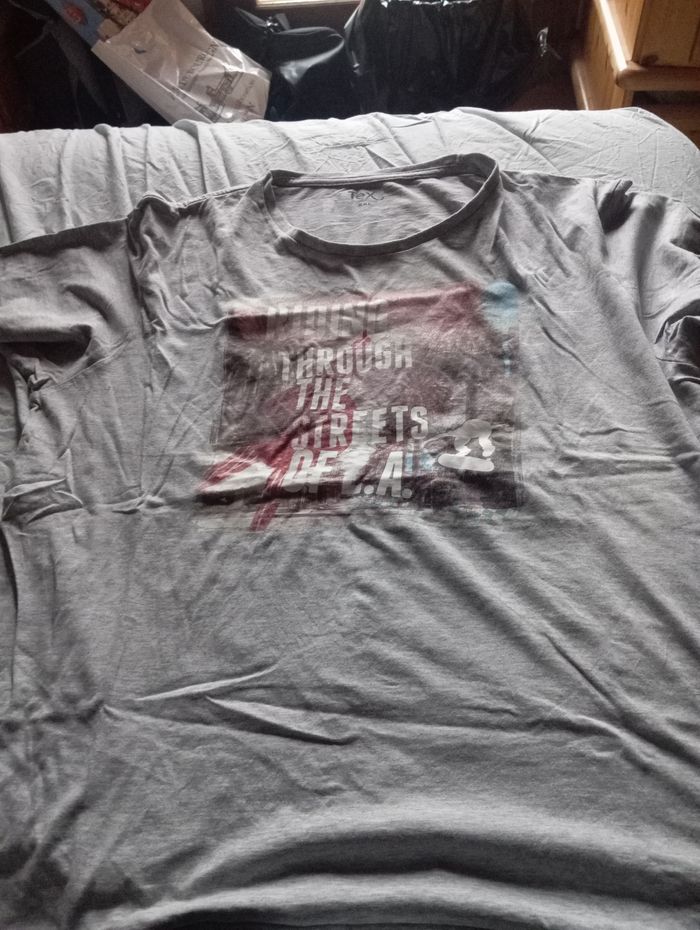T-shirt court