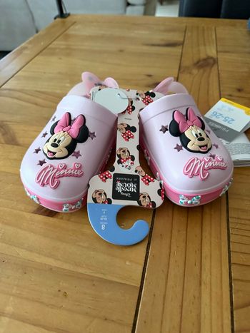 Crocs lumineux Minnie Disney taille 25-26 neufs