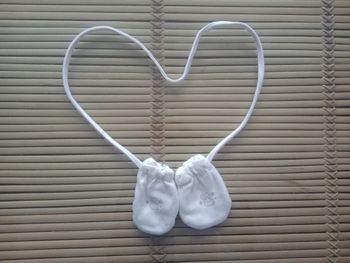 Moufles blanches 3-6 mois