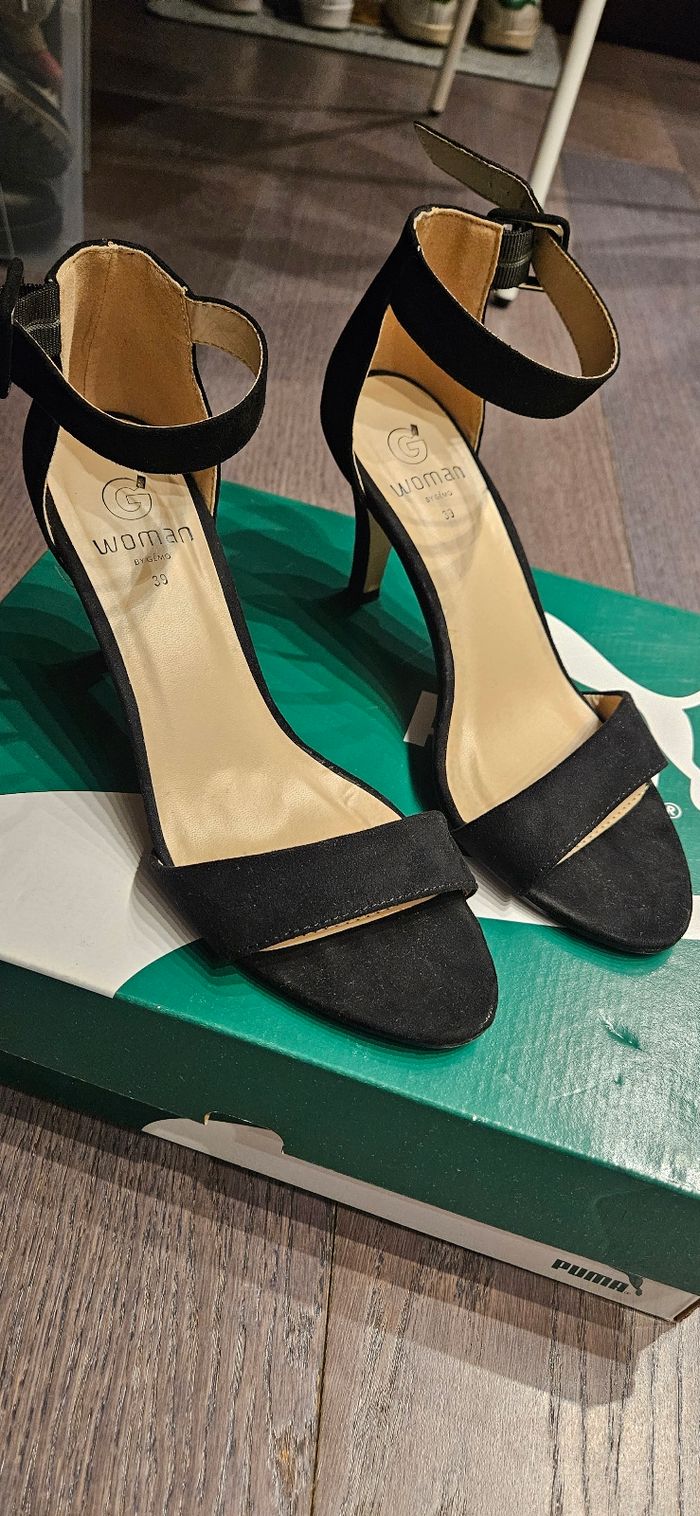 Escarpins noirs - Taille 39 - photo numéro 2