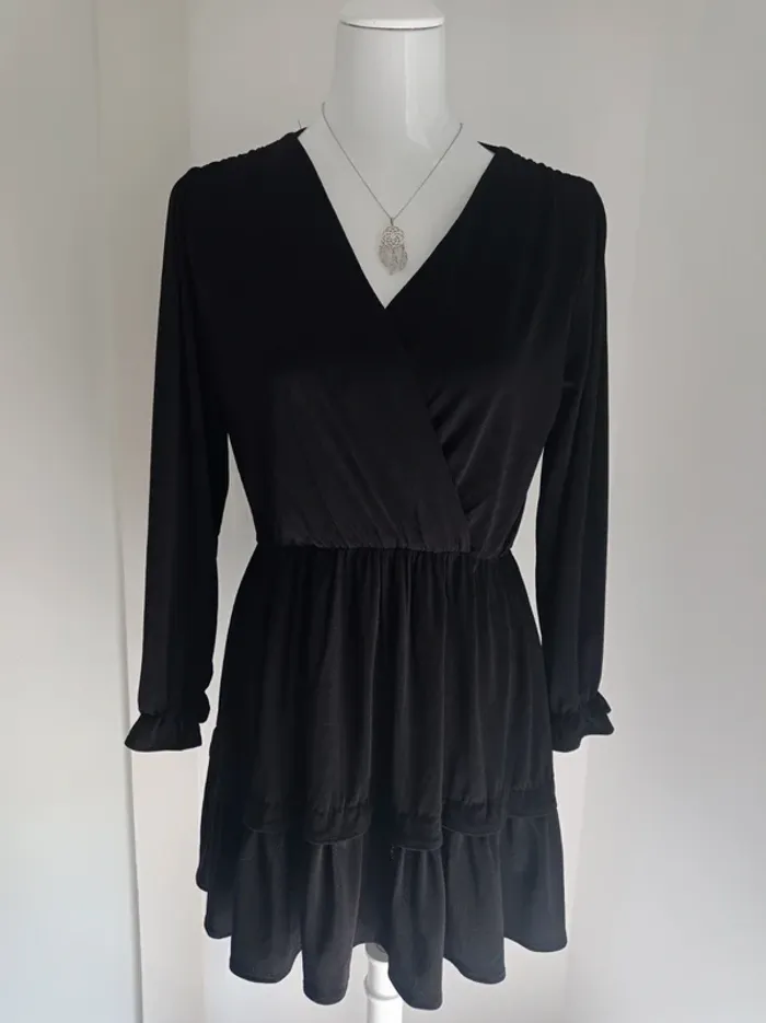 Robe noire cache coeur noir drapé devant manches longues T.S Mango