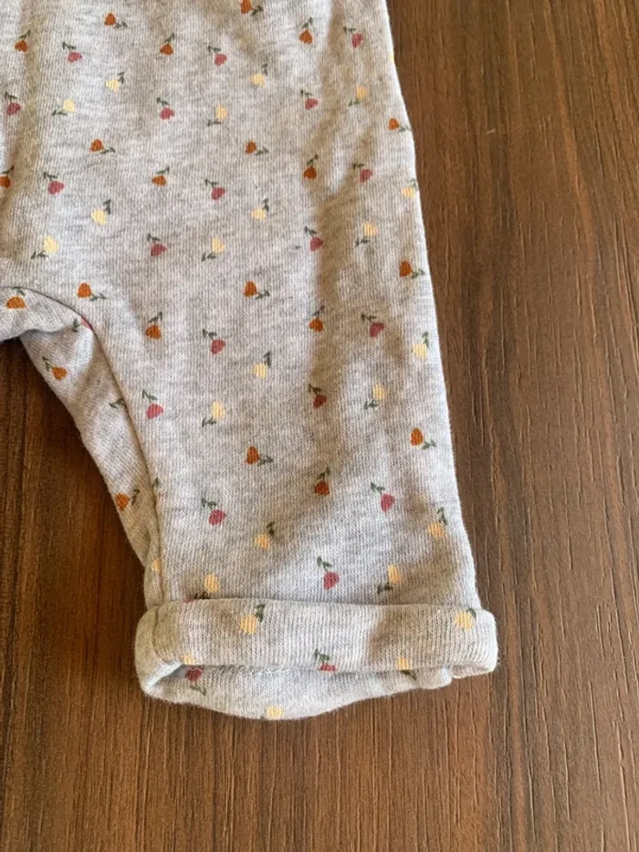 Pantalon jogging Kiabi 3 mois fleurs - photo numéro 4