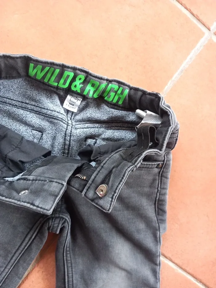 Jeans troué TAKKO - photo numéro 3
