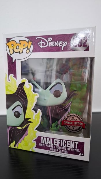 Funko pop disney maleficent maléfique aurore la belle au bois dormant flammes