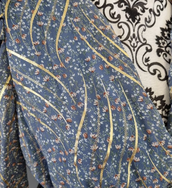 robe longue d'été ou cérémonie fluide bleu fleuri et or
Taille 36/38 - photo numéro 4