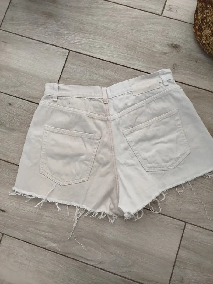 Short en jean bi-color Pull & Bear - photo numéro 4