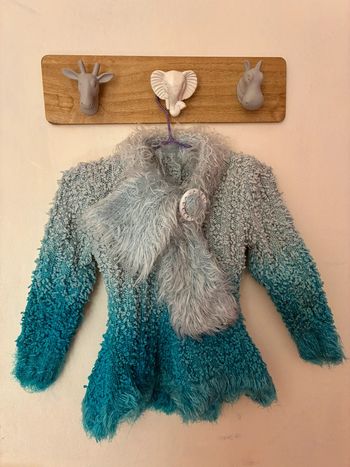 Joli pull original bien chaud, taille 2 ans, sans marque.