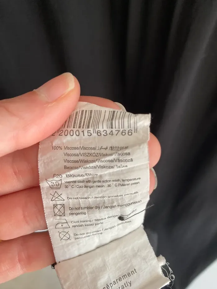 Blouse camaïeu noir boutons doré - photo numéro 9