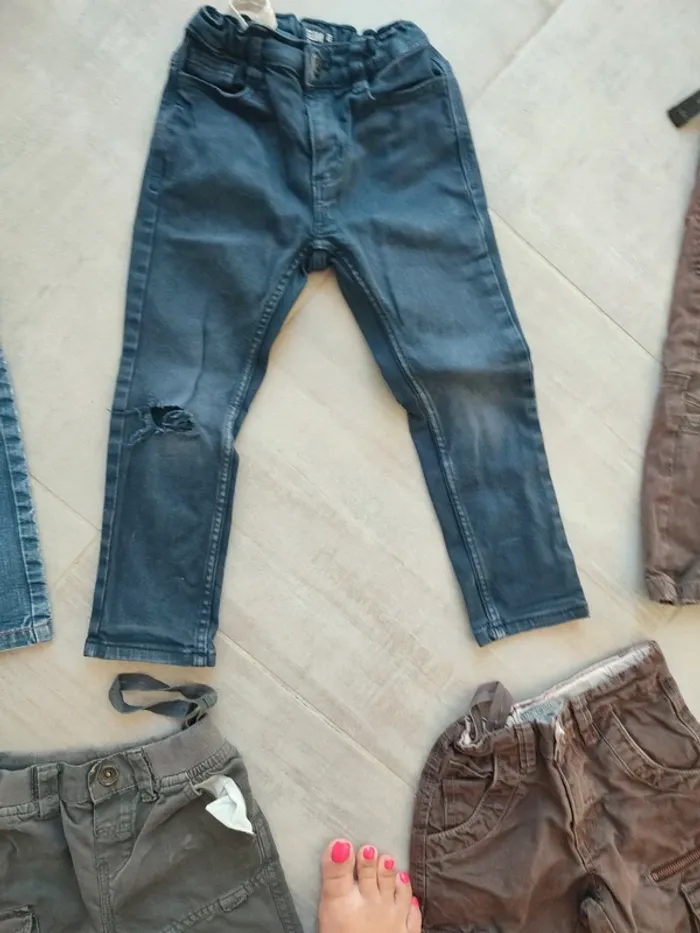 Lot de pantalons 4 ans bien abîmés - photo numéro 8