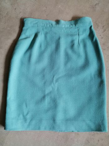 Jupe droite bleu turquoise faite par une couturière