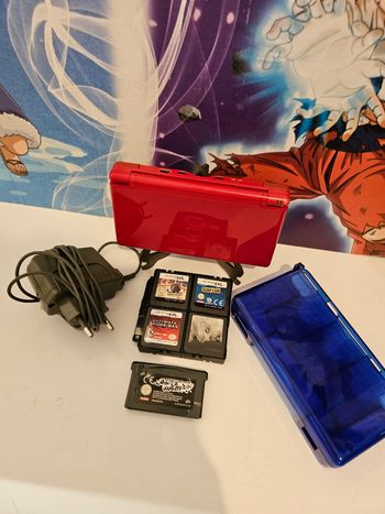 DS lite rouge + 5 jeux + chargeur + coque de protection